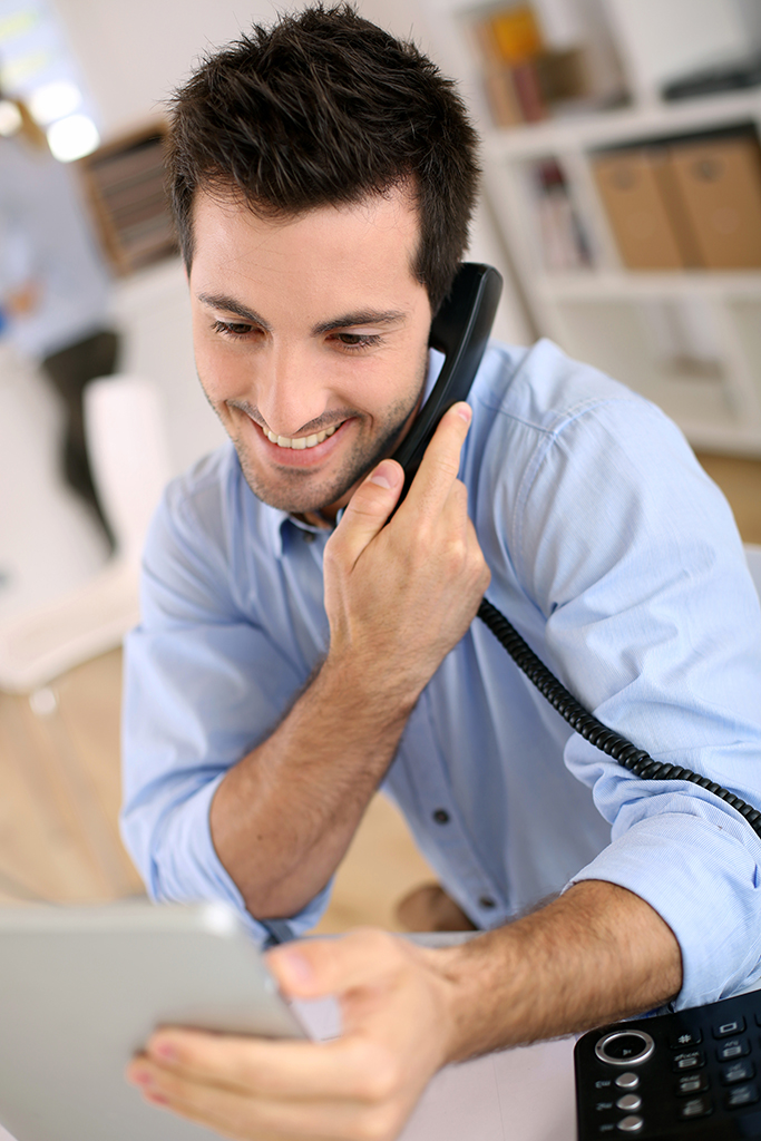 IT Contractor on the phone IT Contractor on the phone